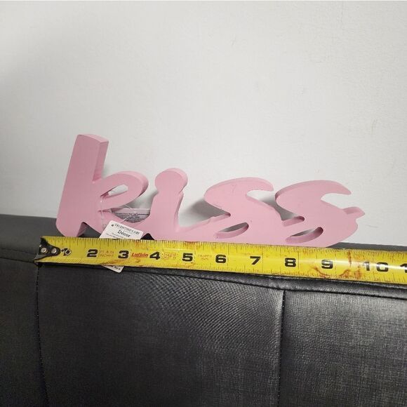 New Valentine's Day "Kiss" wooden Sign - Picture 3 of 3